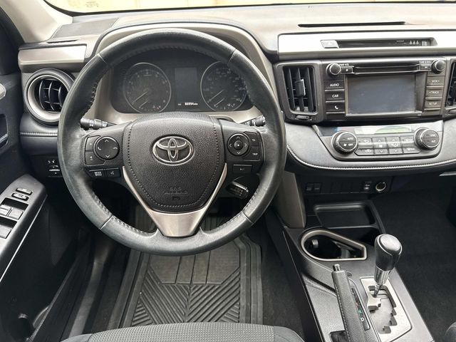 2018 Toyota RAV4 - Image 13