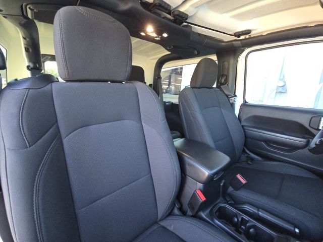 2022 Jeep Wrangler Willys:B02557