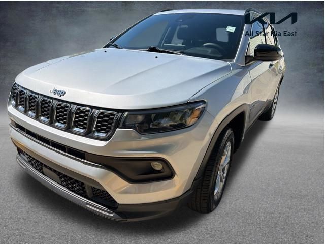 Silver Zynith Metallic Clearcoat 2024 Jeep Compass Latitude 4WD SUV / Crossover Four-Wheel Drive 8-Speed Automatic