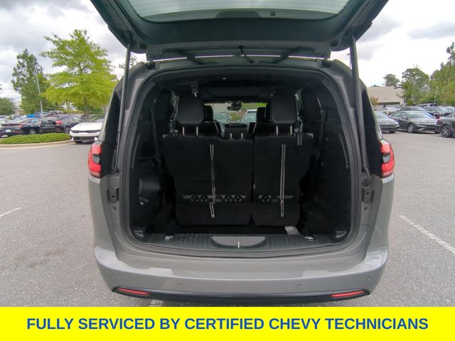 Used 2025 Chrysler Pacifica Van