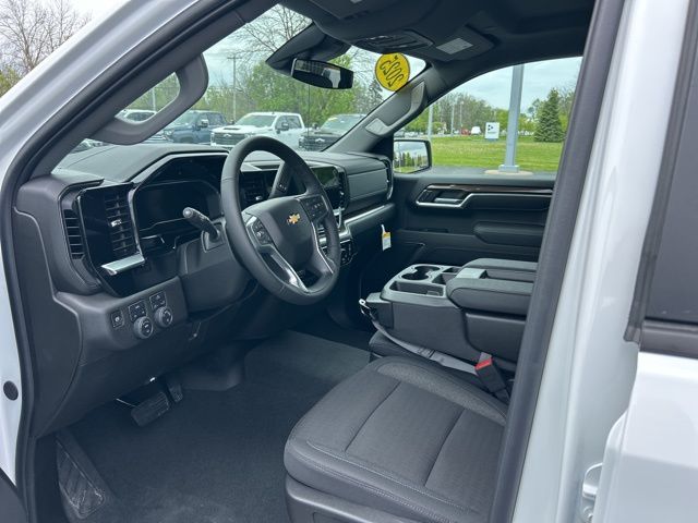 2025 Chevrolet Silverado 1500 LT photo