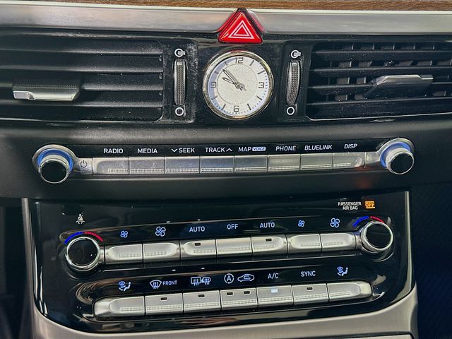 Thumbnail: 2017 Genesis G90 - 16