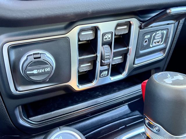 New 2025 Gray Jeep Sahara image 33