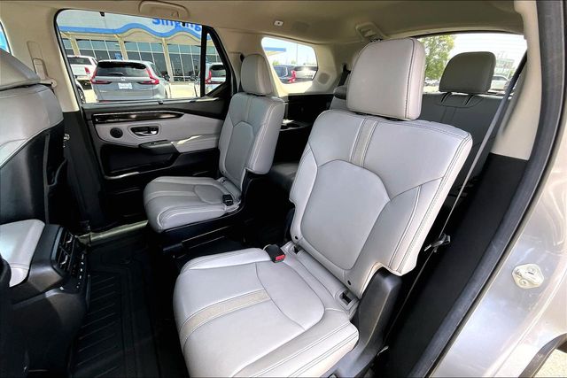 Used 2025 Honda Pilot Touring 4D Sport Utility