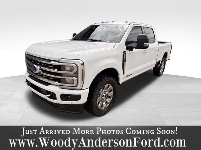 Star White Metallic Tri-Coat 2024 Ford F-350 Super Duty Pickup Truck Four-Wheel Drive Automatic