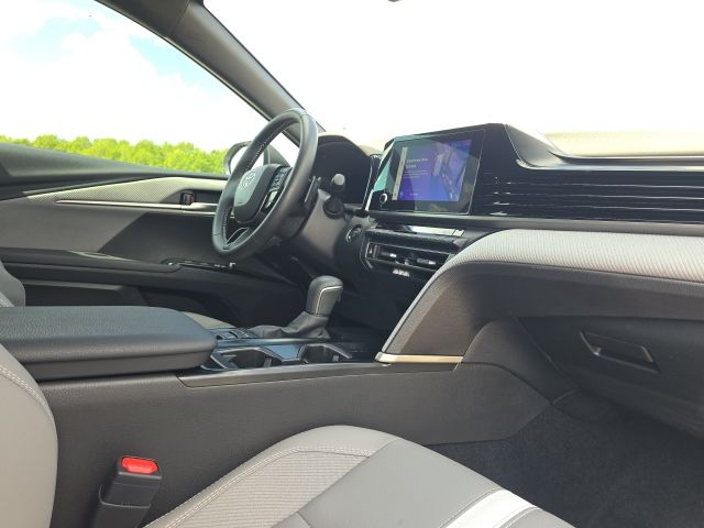 2025 Toyota Camry SE:B02318