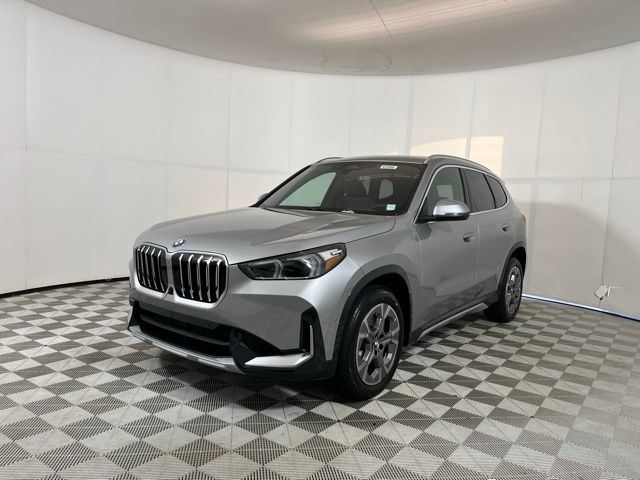 Used 2026 Silver BMW xDrive28i image 3