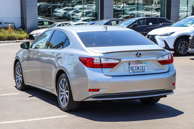 Used 2018 Silver Lexus 300h image 4