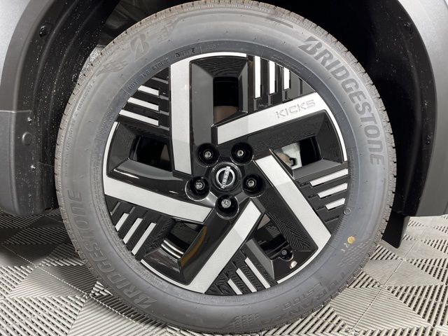 2025 Gun Metallic/Super Black Nissan Kicks SV FWD SUV