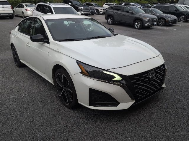 Glacier White 2024 Nissan Altima Sedan Front-Wheel Drive Continuously Variable Transmission