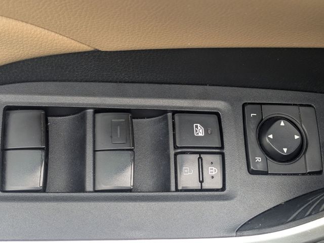 2019 Toyota RAV4 LE - 11