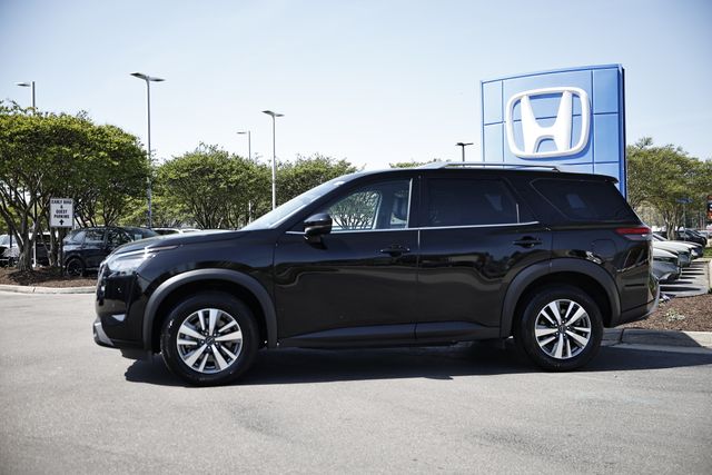 View vehicle photo 4