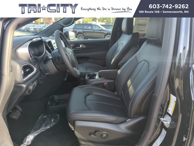 2026 Chrysler Voyager LX photo 8