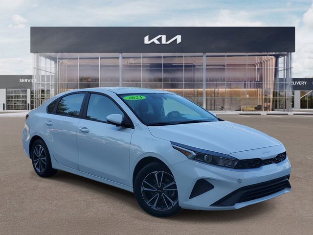 Snow White Pearl 2023 Kia Forte Sedan Front-Wheel Drive Continuously Variable Transmission