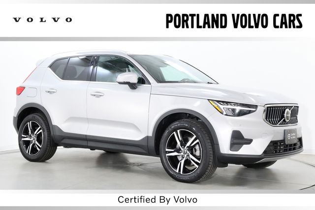 2025 Volvo XC40 B5 Core Bright Theme AWD