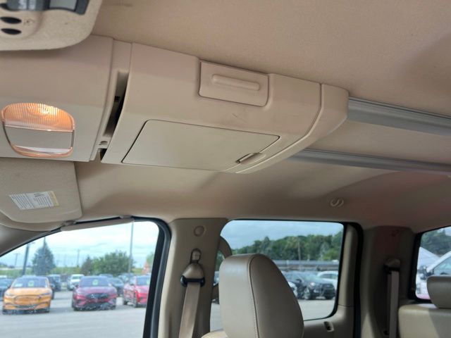 Used 2005 Red Ford XLT image 16