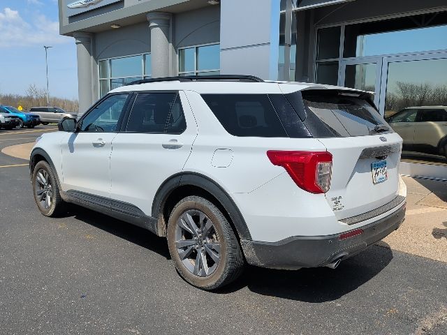 2021 Oxford White Ford Explorer XLT 4X4 SUV
