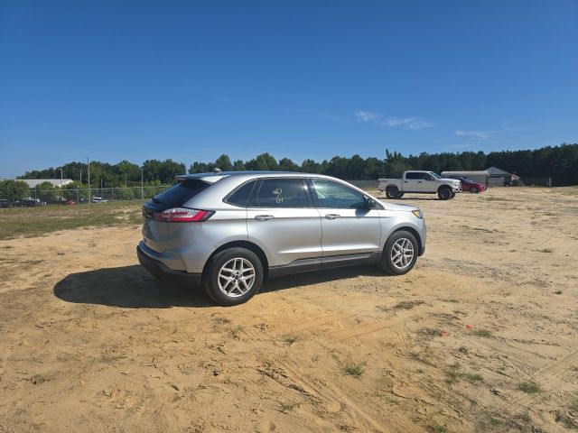 Used 2021 Iconic Silver Metallic Ford SE image 9