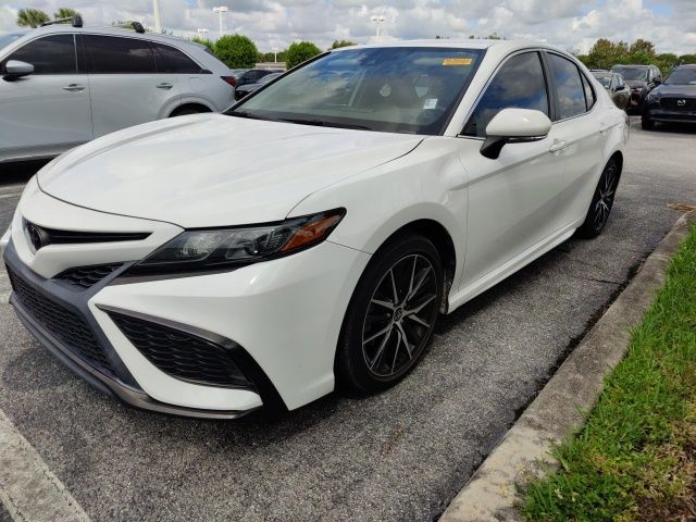 2022 Toyota Camry SE 6