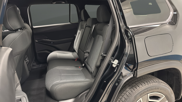New 2026 Diamond Black Crystal Pearlcoat Jeep Laredo image 23