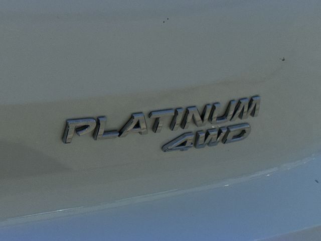 Used 2024 White Nissan Platinum image 43