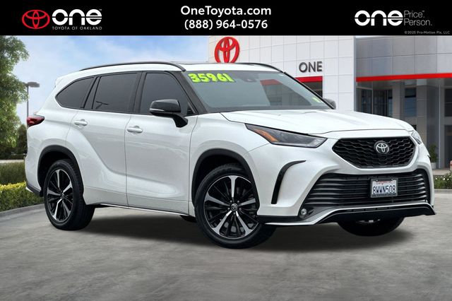 White (Blizzard Pearl) 2021 Toyota Highlander SUV / Crossover All-Wheel Drive 8-Speed Automatic