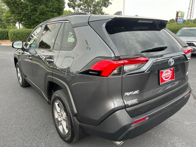 2025 Toyota RAV4 XLE - Photo 11