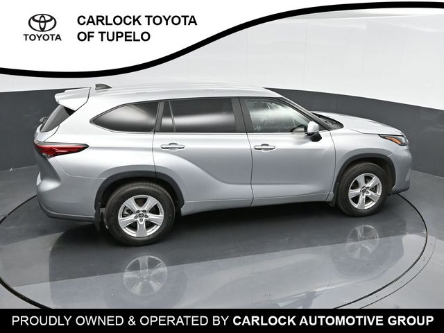 2023 Toyota Highlander LE 32