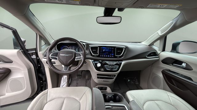 Used 2017 Gray Chrysler Touring L Plus image 16
