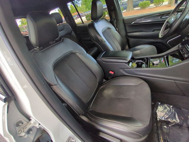 Used 2022 White Jeep Altitude image 36