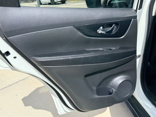 Thumbnail: 2017 Nissan Rogue - 18