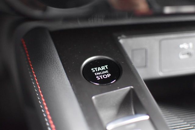 New 2025 Nissan Kicks SR