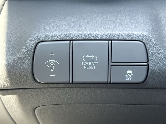 Used 2025 Blue Hyundai SEL Sport image 31