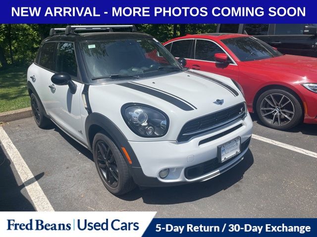 Light White 2016 MINI Countryman Cooper S ALL4 AWD SUV / Crossover All-Wheel Drive 6-Speed Manual Overdrive