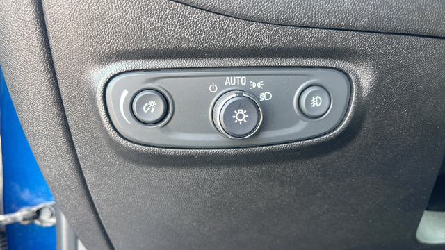 Used 2019 Blue Chevrolet Premier image 31