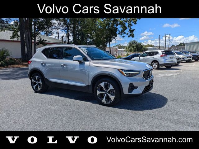 2024 Volvo XC40 Plata (Silver Dawn Metallic) SUV/Crossover Tracción en las cuatro ruedas Automática