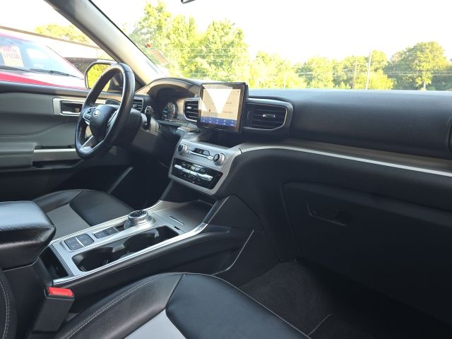 2023 Ford Explorer XLT:B02479