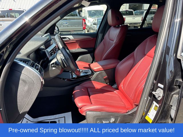 Used 2022 Black Sapphire Metallic BMW sDrive30i image 17