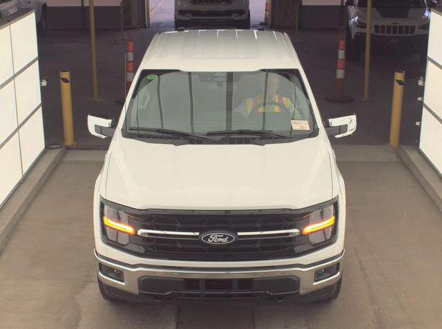 2024 Oxford White Ford F-150 XLT 4X4 Truck