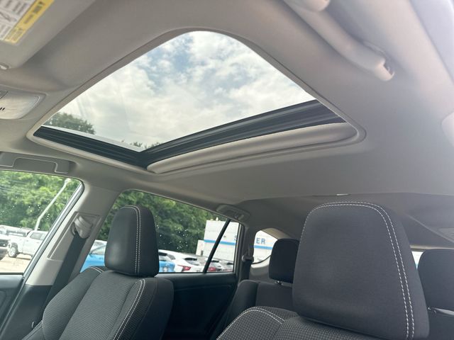 Used 2018 Silver Toyota XLE image 20