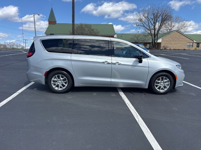 New 2026 Silver Chrysler Select image 8