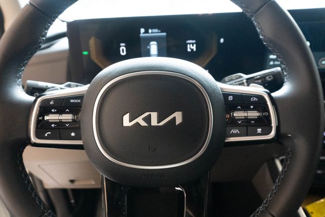 Used 2026 Kia Carnival Hybrid Van