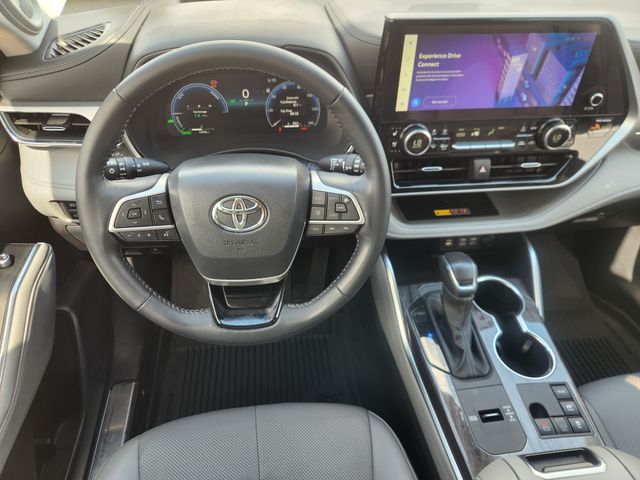 2025 Toyota Highlander Hybrid Platinum  at Gullo Toyota