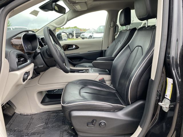 2023 Chrysler Pacifica Limited photo