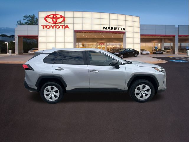 2024 Toyota RAV4 LE 8