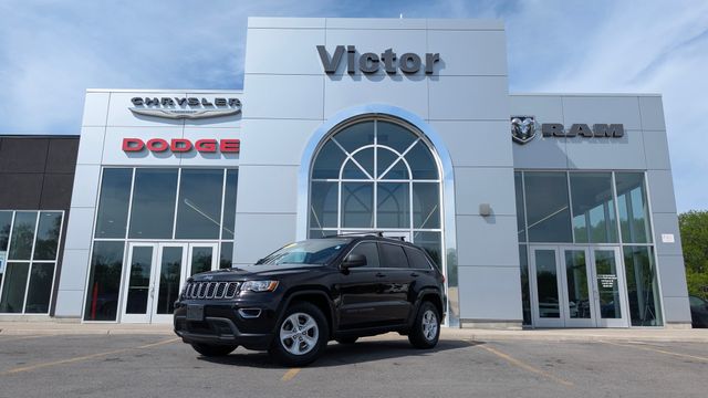Diamond Black Crystal Pearlcoat 2017 Jeep Grand Cherokee Laredo 4WD SUV / Crossover Four-Wheel Drive 8-Speed Automatic