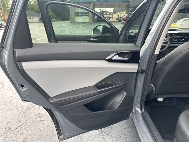 2024 Volkswagen Taos 1.5T SE photo