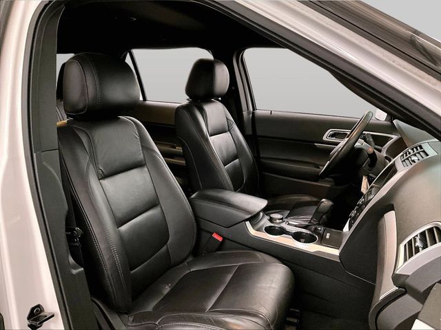 2015 Ford Explorer XLT White at Subaru and VW of Moon Township