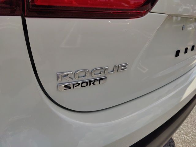 2021 Nissan Rogue Sport SL 12