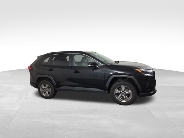 2022 Toyota RAV4 XLE photo
